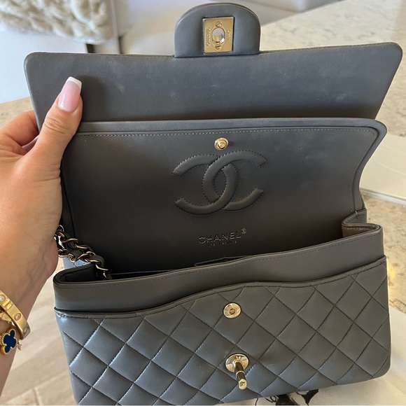Chanel medium classic flap Lambskin handbag - Picture 11 of 16